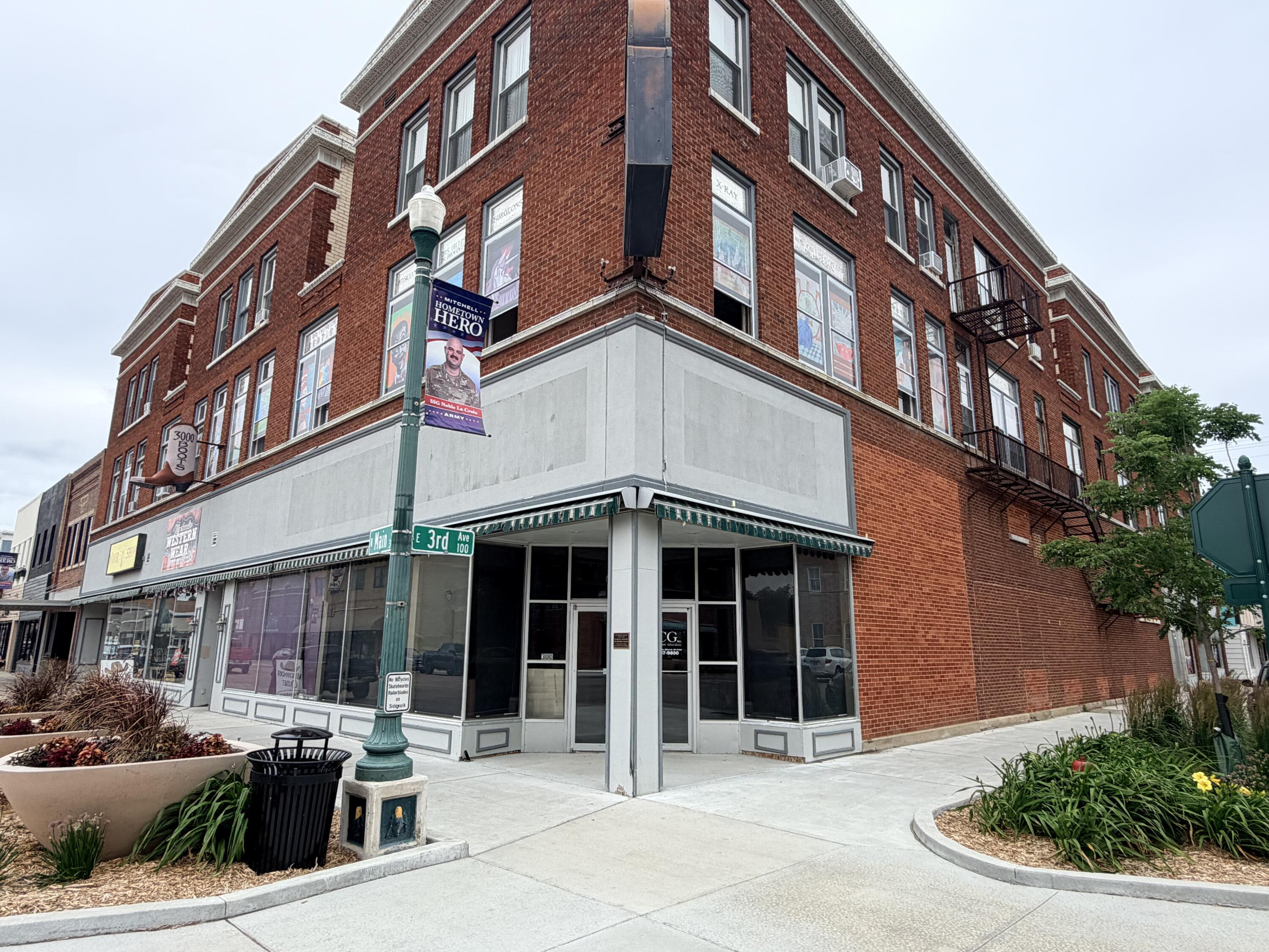 Photo 1 of 10 — 300 N Main St, Mitchell, SD 57301