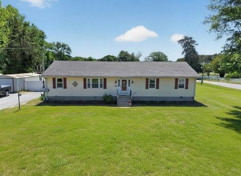 Homes For Sale - 22690 Lee Mont Rd<br/> Accomack County, Parksley, VA 23421