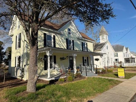 Homes For Sale - 27 Main St<br/> Wachapreague, VA 23480