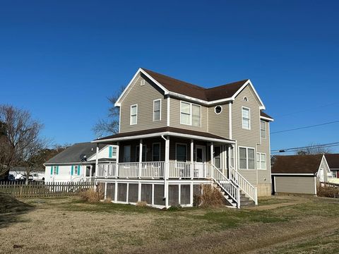 Homes For Sale - 7305 Grace St<br/> Chincoteague, VA 23336