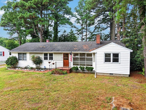 Homes For Sale - 10181 Pine Ave<br/> Nassawadox, VA 23413