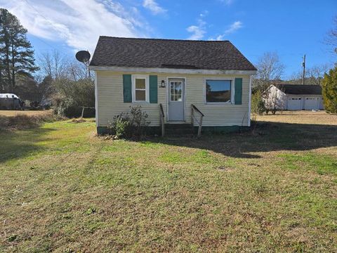 Homes For Sale - 24084 Mary St<br/> Accomack County, Parksley, VA 23421