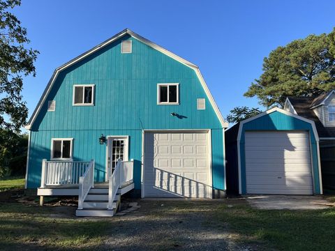 Homes For Sale - 22 Powellton Ave<br/> Wachapreague, VA 23480