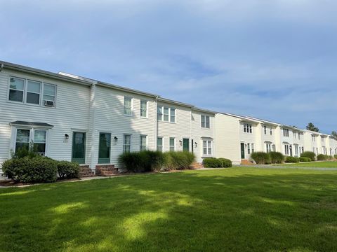 Townhouse For Sale - 7195 Bunting Rd<br/> Chincoteague, VA 23336