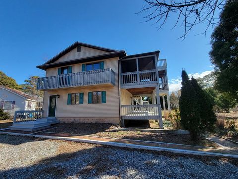 Homes For Sale - 33 Brooklyn Ave<br/> Wachapreague, VA 23480