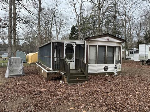 Homes For Sale - 5086 Swan Dr<br/> Horntown, VA 23395
