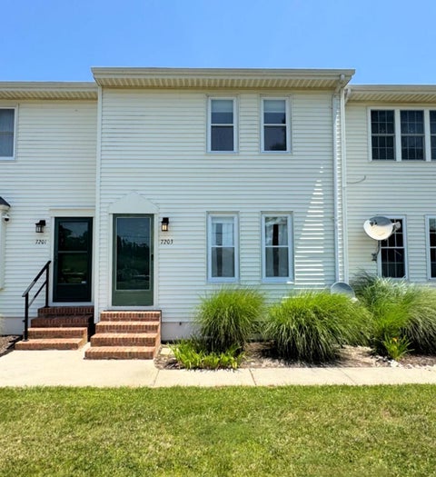 Townhouse For Rent - 7203 Bunting Rd<br/> Accomack County, Chincoteague, VA 23336