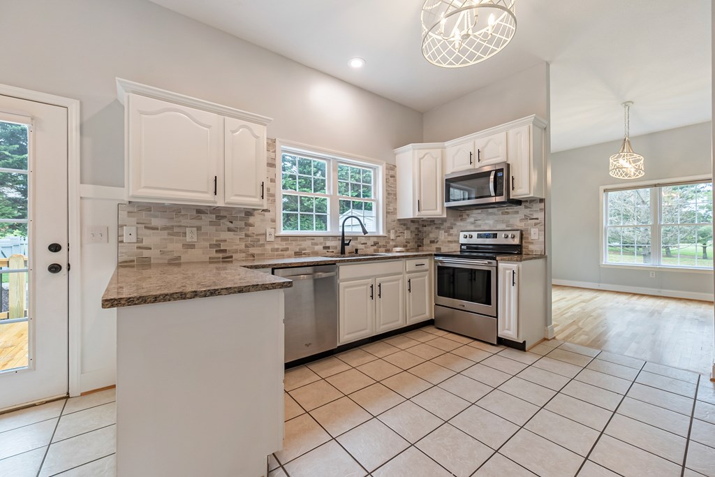 Wytheville, Virginia 24382, United States, 4 Bedrooms Bedrooms, ,3 BathroomsBathrooms,Residential,Active,142691