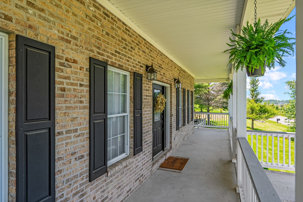 Wytheville, Virginia 24382, United States, 4 Bedrooms Bedrooms, ,3 BathroomsBathrooms,Residential,Active,142691