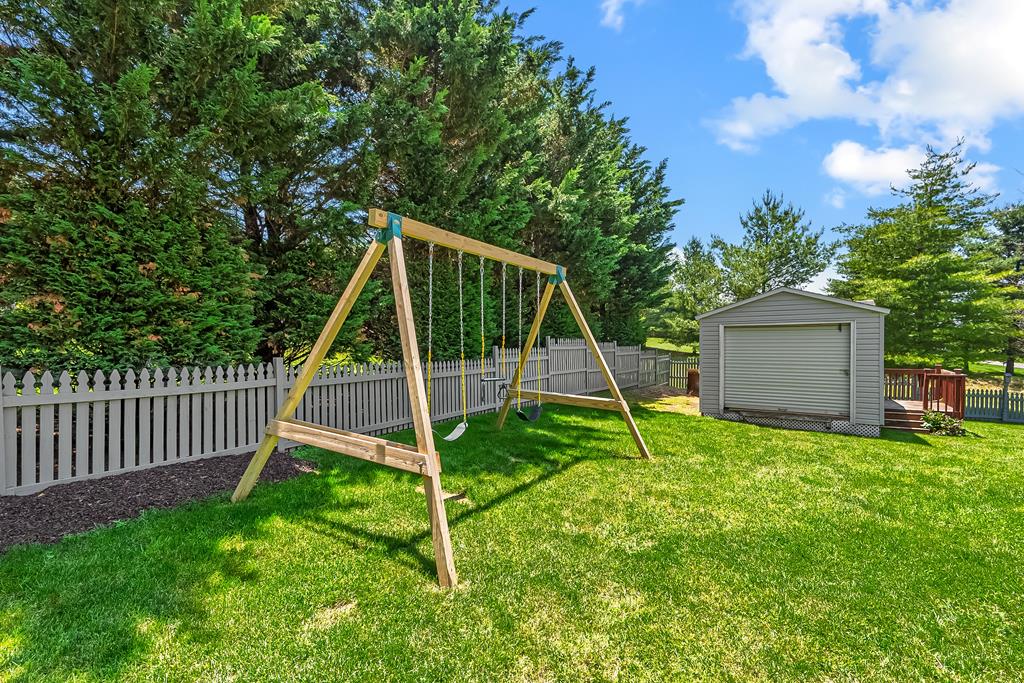 Wytheville, Virginia 24382, United States, 4 Bedrooms Bedrooms, ,3 BathroomsBathrooms,Residential,Active,142691