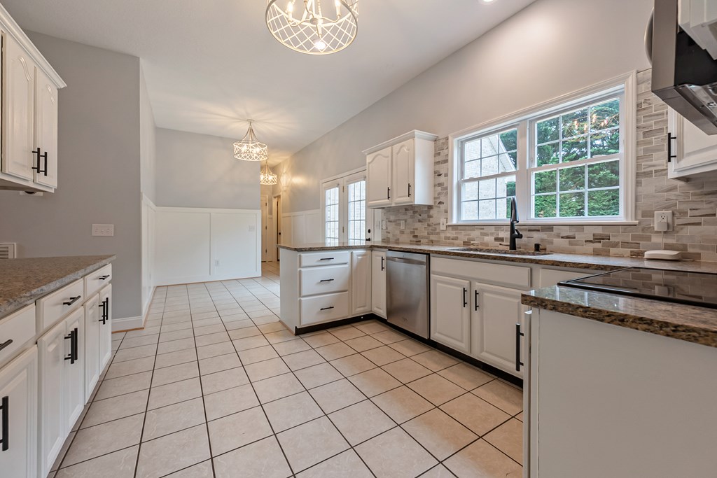 Wytheville, Virginia 24382, United States, 4 Bedrooms Bedrooms, ,3 BathroomsBathrooms,Residential,Active,142691