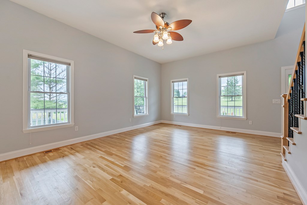 Wytheville, Virginia 24382, United States, 4 Bedrooms Bedrooms, ,3 BathroomsBathrooms,Residential,Active,142691