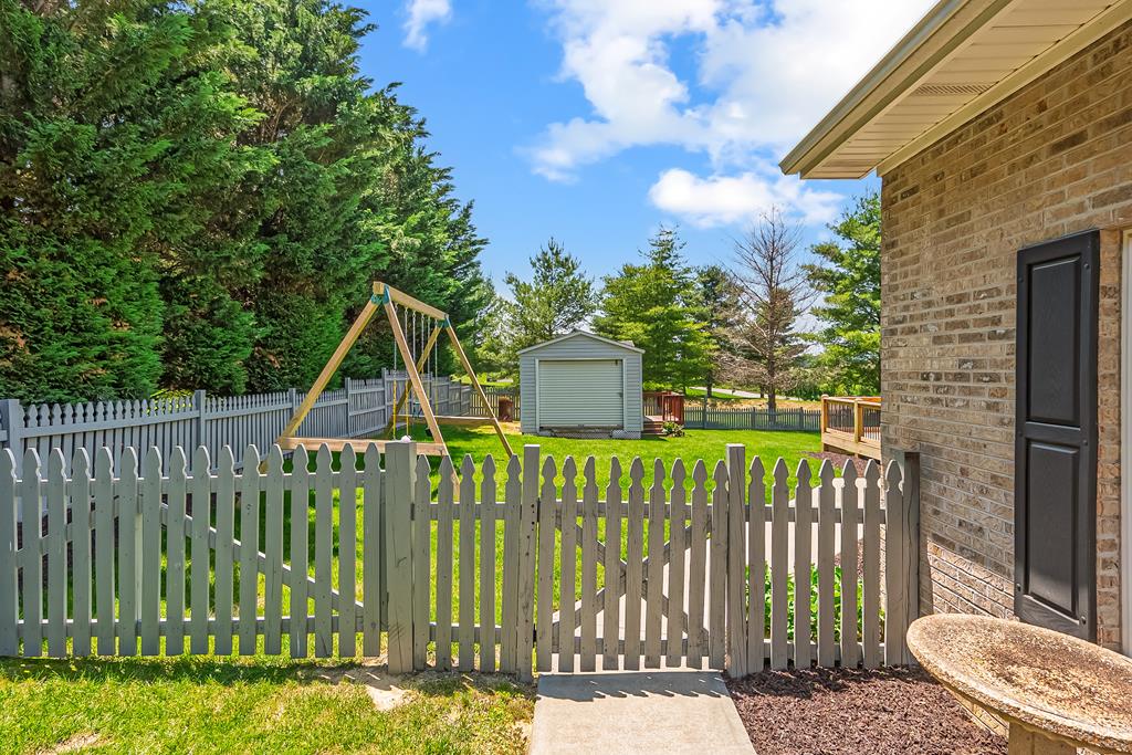 Wytheville, Virginia 24382, United States, 4 Bedrooms Bedrooms, ,3 BathroomsBathrooms,Residential,Active,142691