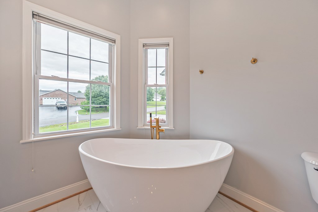 Wytheville, Virginia 24382, United States, 4 Bedrooms Bedrooms, ,3 BathroomsBathrooms,Residential,Active,142691