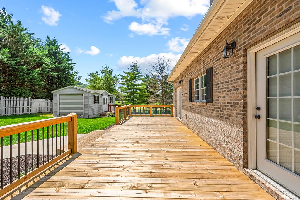 Wytheville, Virginia 24382, United States, 4 Bedrooms Bedrooms, ,3 BathroomsBathrooms,Residential,Active,142691