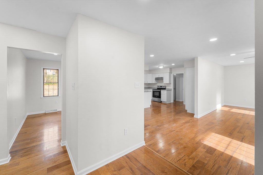 Photo of 983 Beverly Dr, Abingdon, VA 24212 (MLS # 104395)