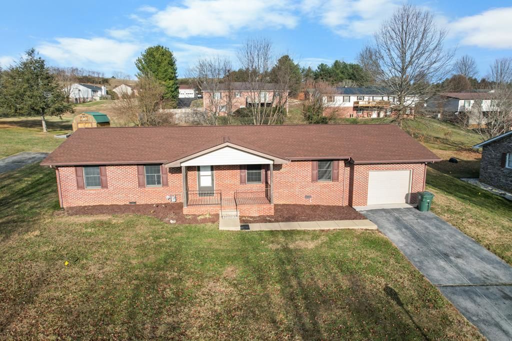 Photo of 983 Beverly Dr, Abingdon, VA 24212 (MLS # 104395)