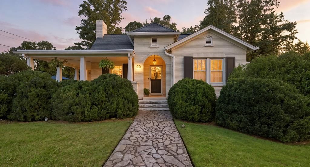 Photo of 465 Arlington Ave, Bristol, VA 24201 (MLS # 103554)