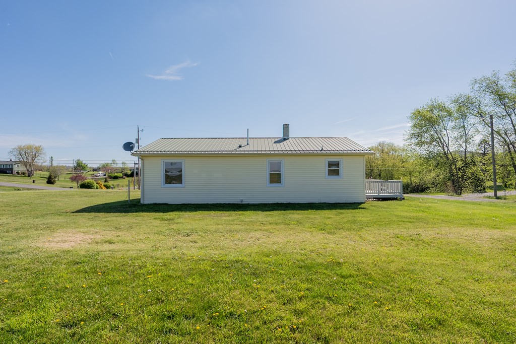 Wytheville, Virginia 24382, United States, 2 Bedrooms Bedrooms, ,1 BathroomBathrooms,Residential,Contingent,117751