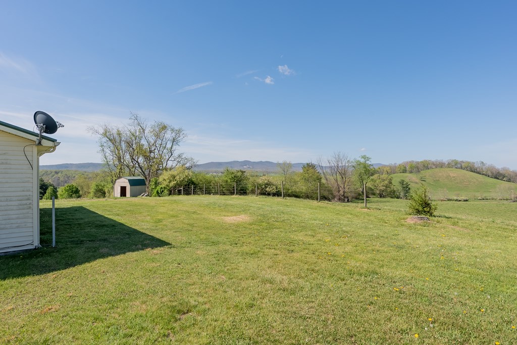 Wytheville, Virginia 24382, United States, 2 Bedrooms Bedrooms, ,1 BathroomBathrooms,Residential,Contingent,117751