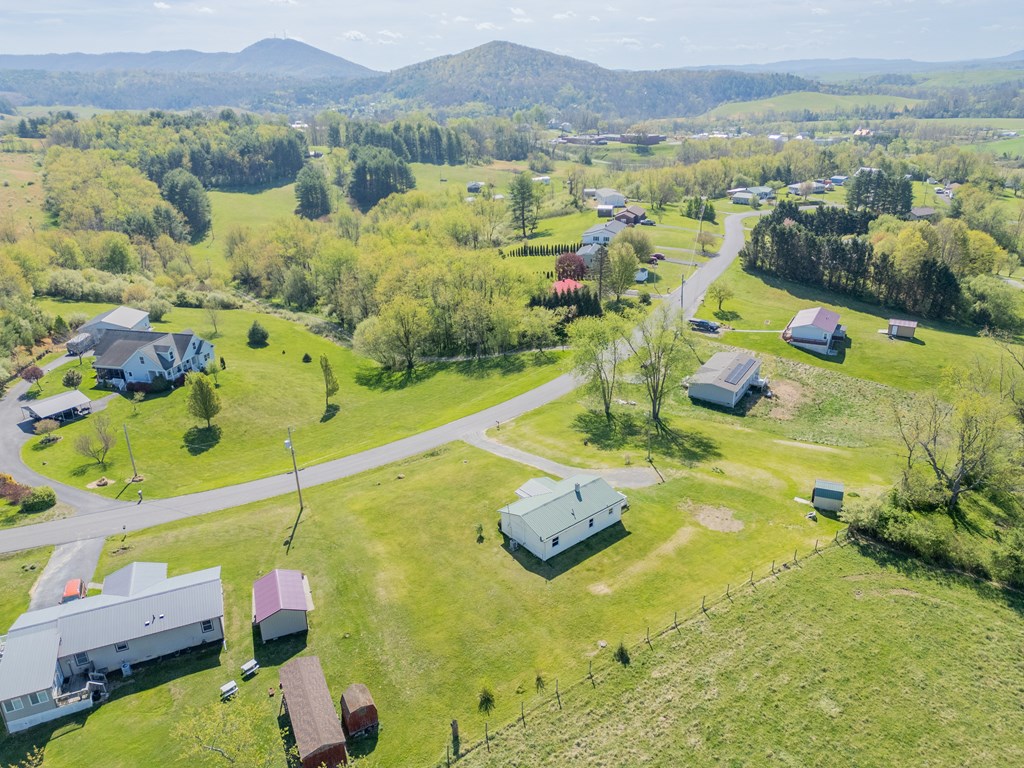 Wytheville, Virginia 24382, United States, 2 Bedrooms Bedrooms, ,1 BathroomBathrooms,Residential,Contingent,117751