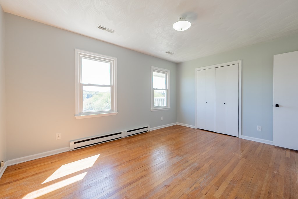 Wytheville, Virginia 24382, United States, 2 Bedrooms Bedrooms, ,1 BathroomBathrooms,Residential,Contingent,117751