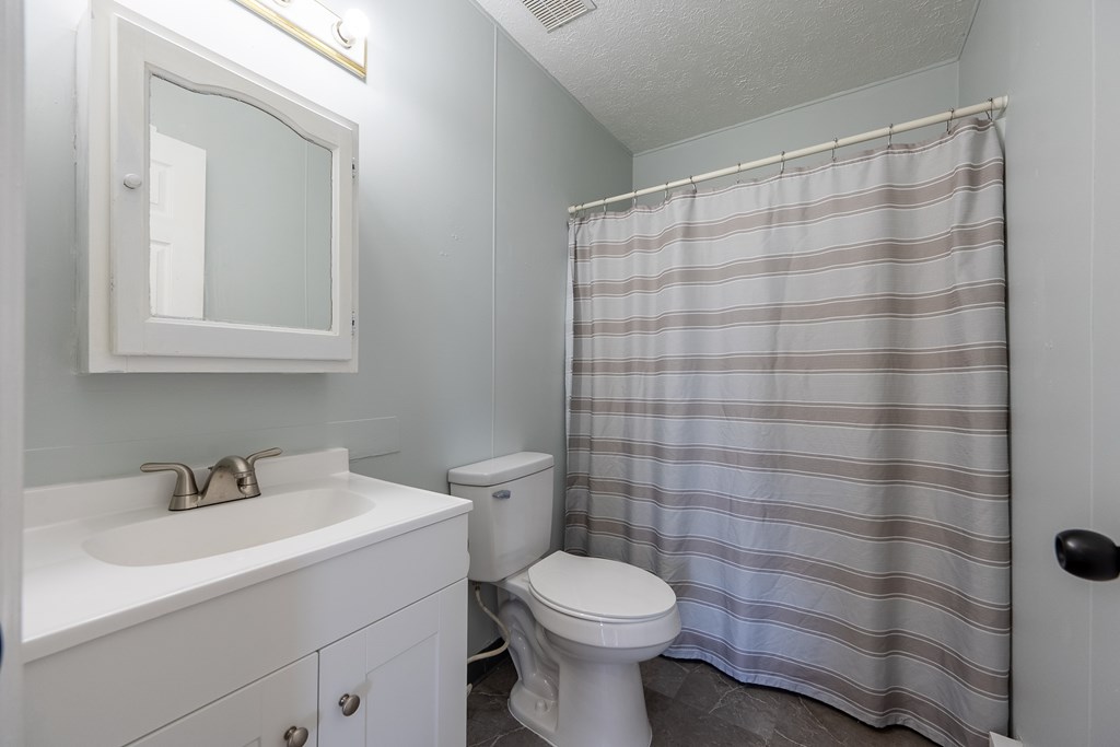 Wytheville, Virginia 24382, United States, 2 Bedrooms Bedrooms, ,1 BathroomBathrooms,Residential,Contingent,117751