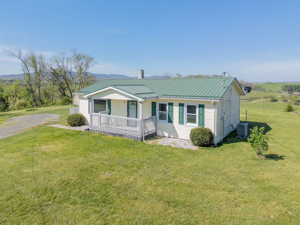 Wytheville, Virginia 24382, United States, 2 Bedrooms Bedrooms, ,1 BathroomBathrooms,Residential,Contingent,117751