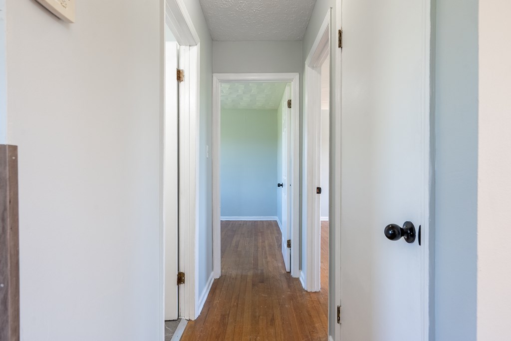 Wytheville, Virginia 24382, United States, 2 Bedrooms Bedrooms, ,1 BathroomBathrooms,Residential,Contingent,117751