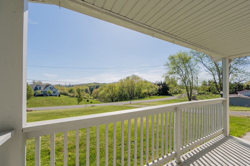 Wytheville, Virginia 24382, United States, 2 Bedrooms Bedrooms, ,1 BathroomBathrooms,Residential,Contingent,117751