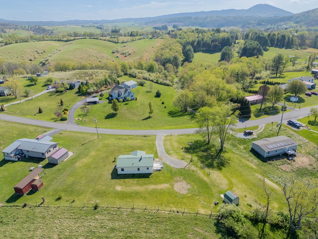 Wytheville, Virginia 24382, United States, 2 Bedrooms Bedrooms, ,1 BathroomBathrooms,Residential,Contingent,117751