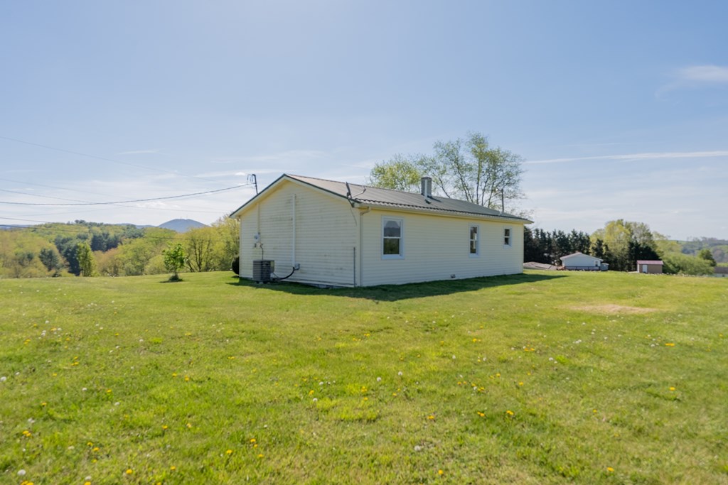 Wytheville, Virginia 24382, United States, 2 Bedrooms Bedrooms, ,1 BathroomBathrooms,Residential,Contingent,117751