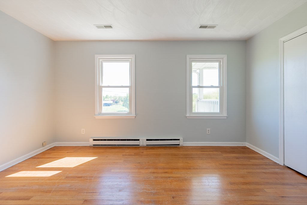 Wytheville, Virginia 24382, United States, 2 Bedrooms Bedrooms, ,1 BathroomBathrooms,Residential,Contingent,117751