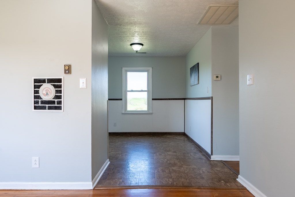 Wytheville, Virginia 24382, United States, 2 Bedrooms Bedrooms, ,1 BathroomBathrooms,Residential,Contingent,117751