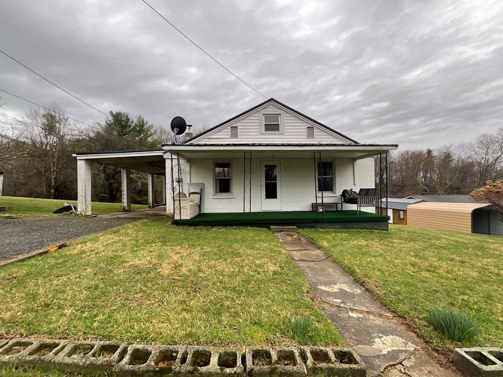 Photo of 127 Cox St, Galax, VA 24333 (MLS # 109194)