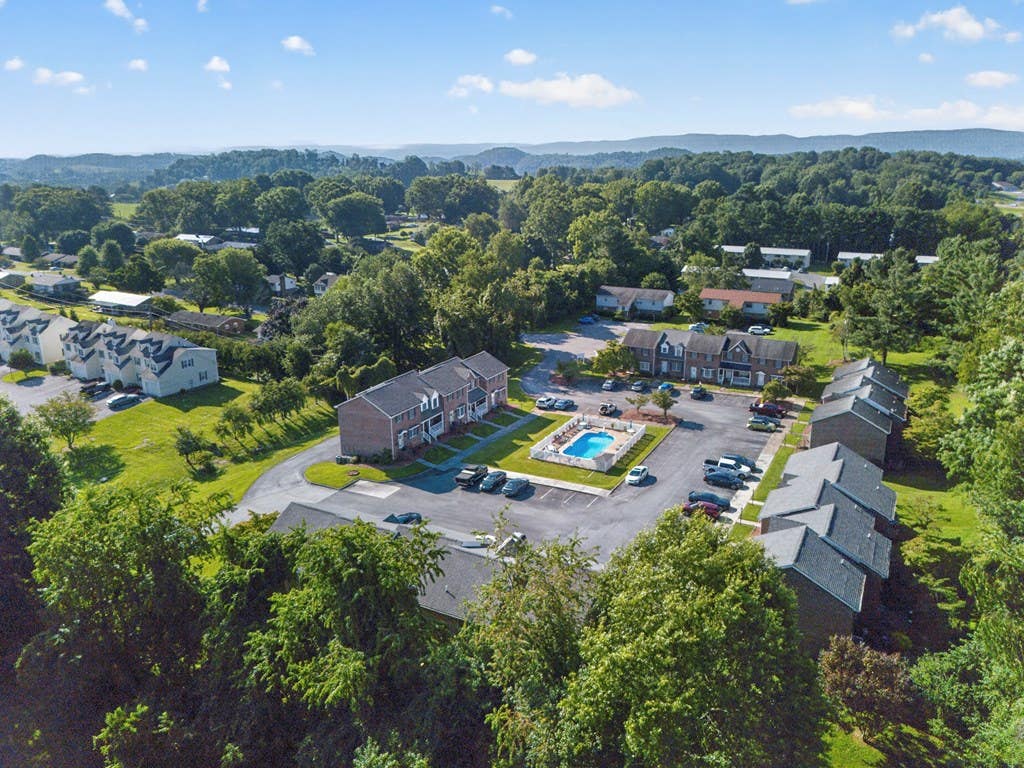 Photo of 805 Edgemont North St.NE Unit B ST, Abingdon, VA 24210 (MLS # 111340)