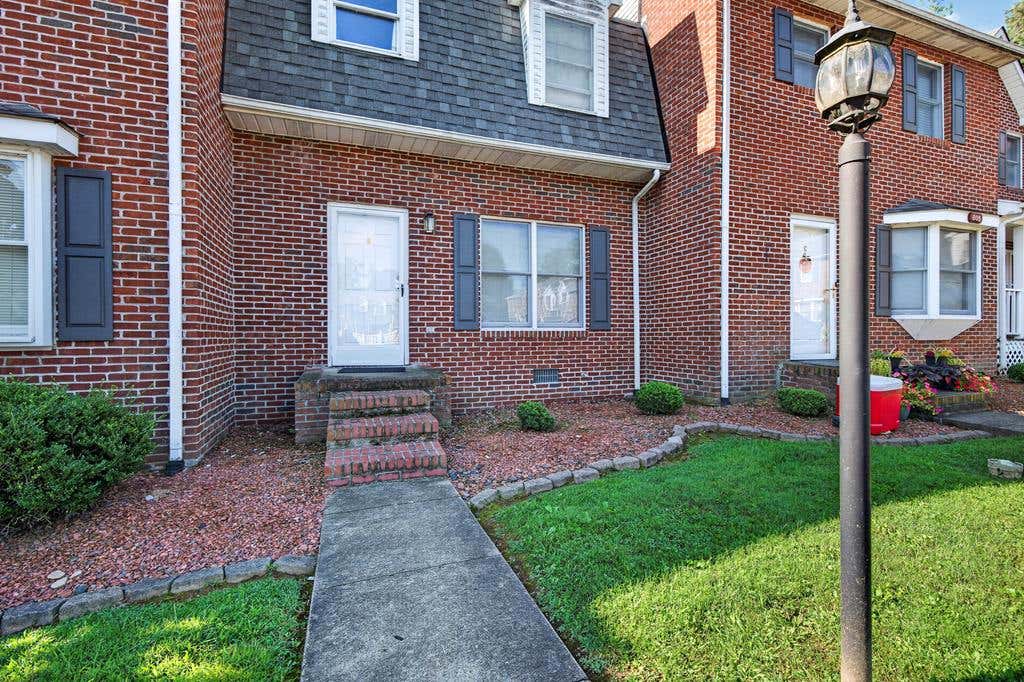 Photo of 805 Edgemont North St.NE Unit B ST, Abingdon, VA 24210 (MLS # 111340)