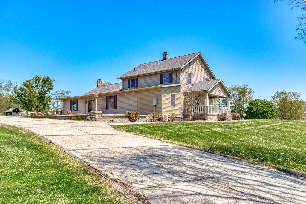 Photo of 218 Chinquapin Ave, Rural Retreat, VA 24368 (MLS # 104235)