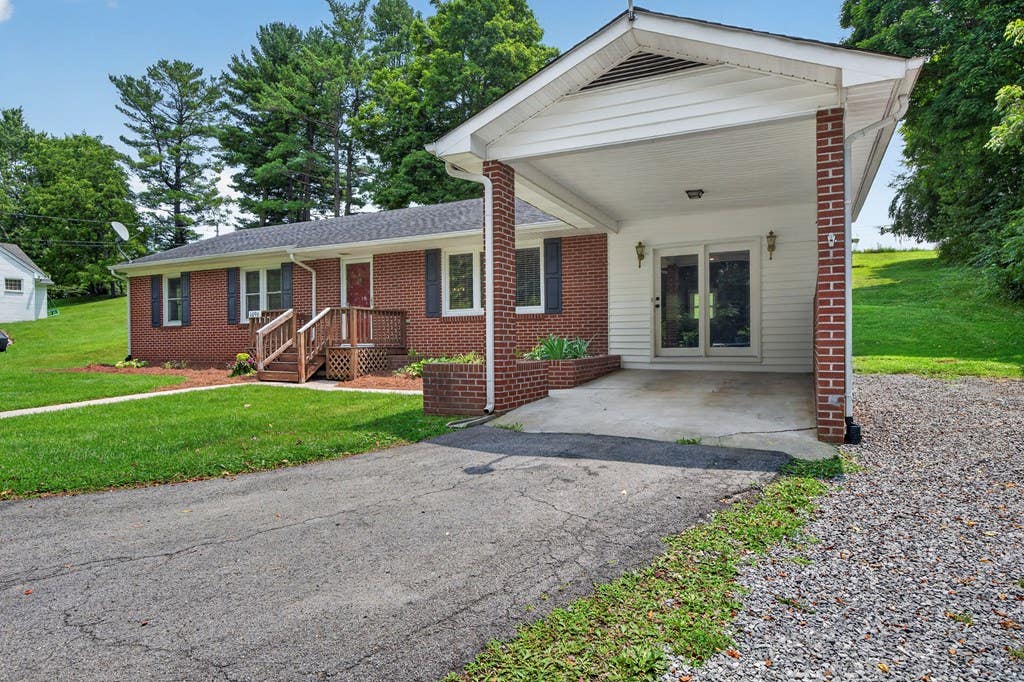 Photo of 1096 Greer Ave, Marion, VA 24354 (MLS # 111252)