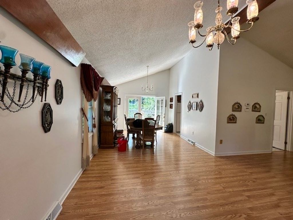 Photo of 199 Bluejay St, Cedar Bluff, VA 24609 (MLS # 103434)