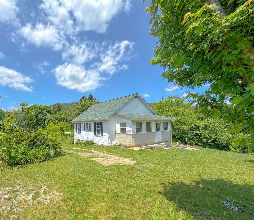 Photo of 960 Ivanhoe Rd, Wytheville, VA 24360 (MLS # 110708)