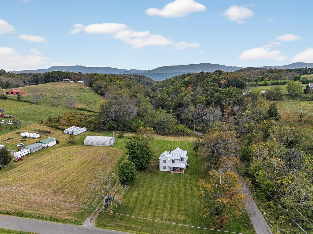 Photo of 33163 Clinchburg Rd, Meadowview, VA 24361 (MLS # 103684)