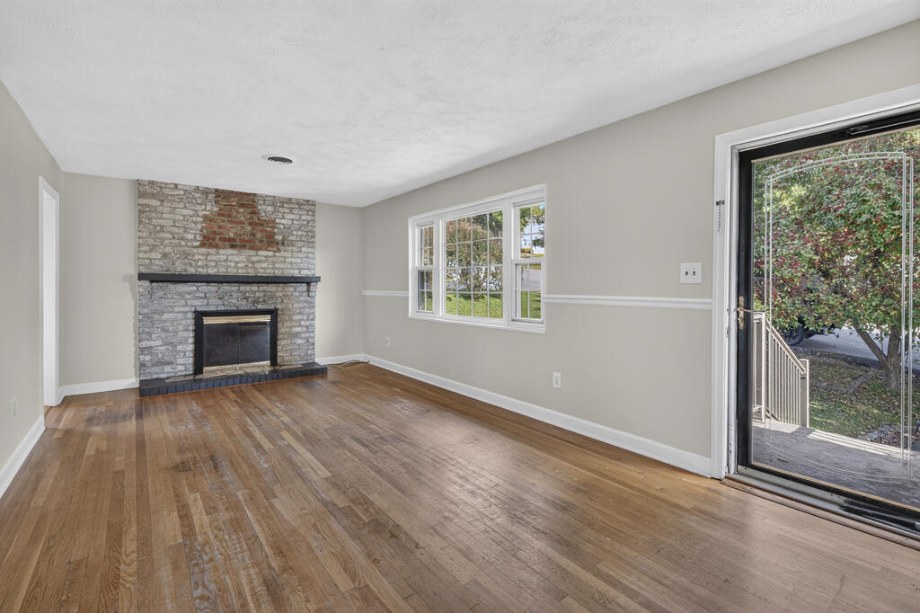 Photo of 416 Sherwood Road, Bristol, VA 24201 (MLS # 112328)