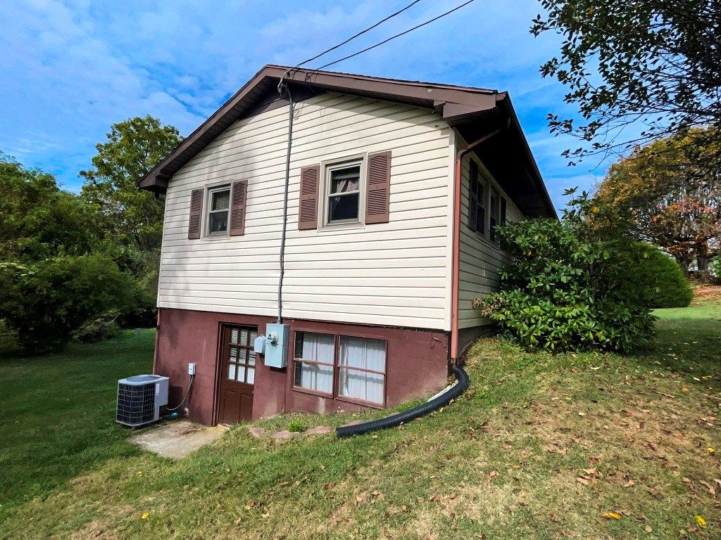 Photo of 855 S 1st Street, Wytheville, VA 24382 (MLS # 103590)