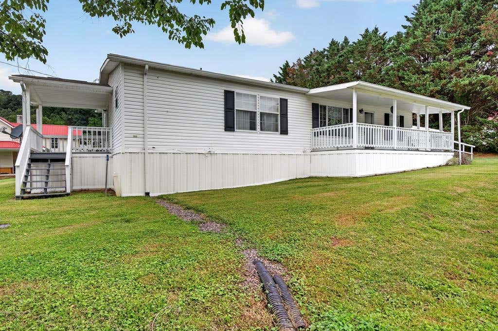 Photo of 202 N Railroad Avenue, Damascus, VA 24236 (MLS # 110688)