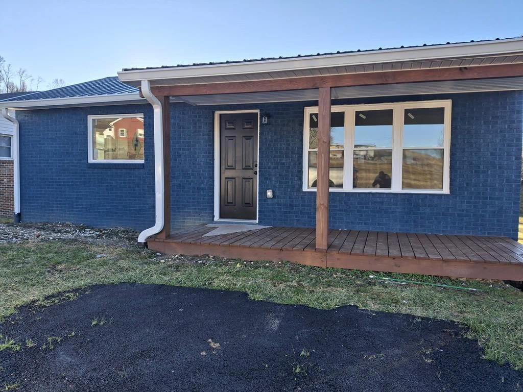 Photo of 450 Adwolfe Rd, Marion, VA 24354 (MLS # 104577)