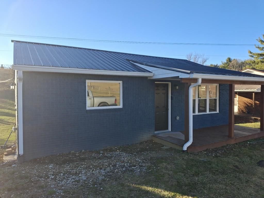 Photo of 450 Adwolfe Rd, Marion, VA 24354 (MLS # 104577)