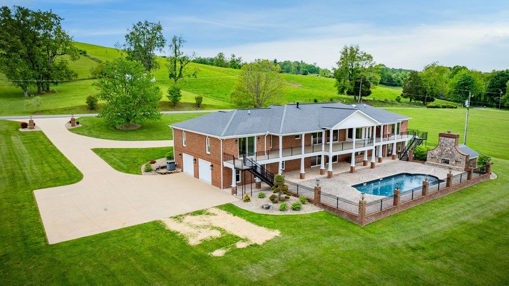 Photo of 20484 Lake Rd, Abingdon, VA 24211 (MLS # 104638)