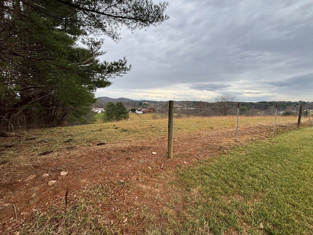 Photo of 0 0 Oak Hollow Cir # 14, Galax, VA 24333 (MLS # 104180)