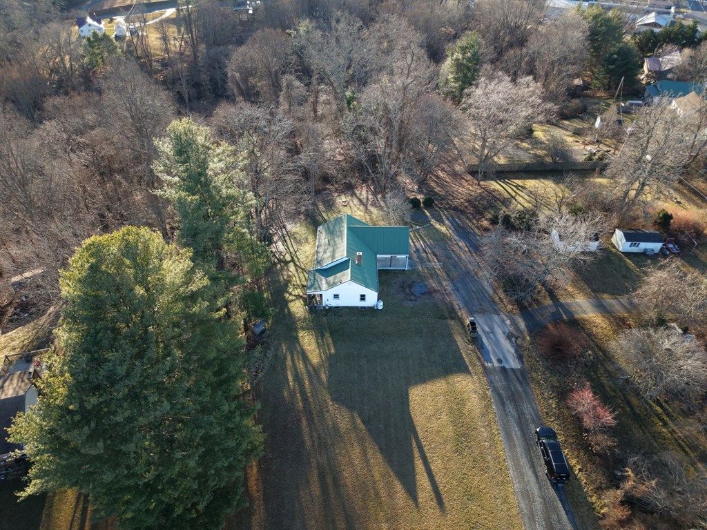 Photo of 25 Ginger Ln, Hillsville, VA 24343 (MLS # 104558)